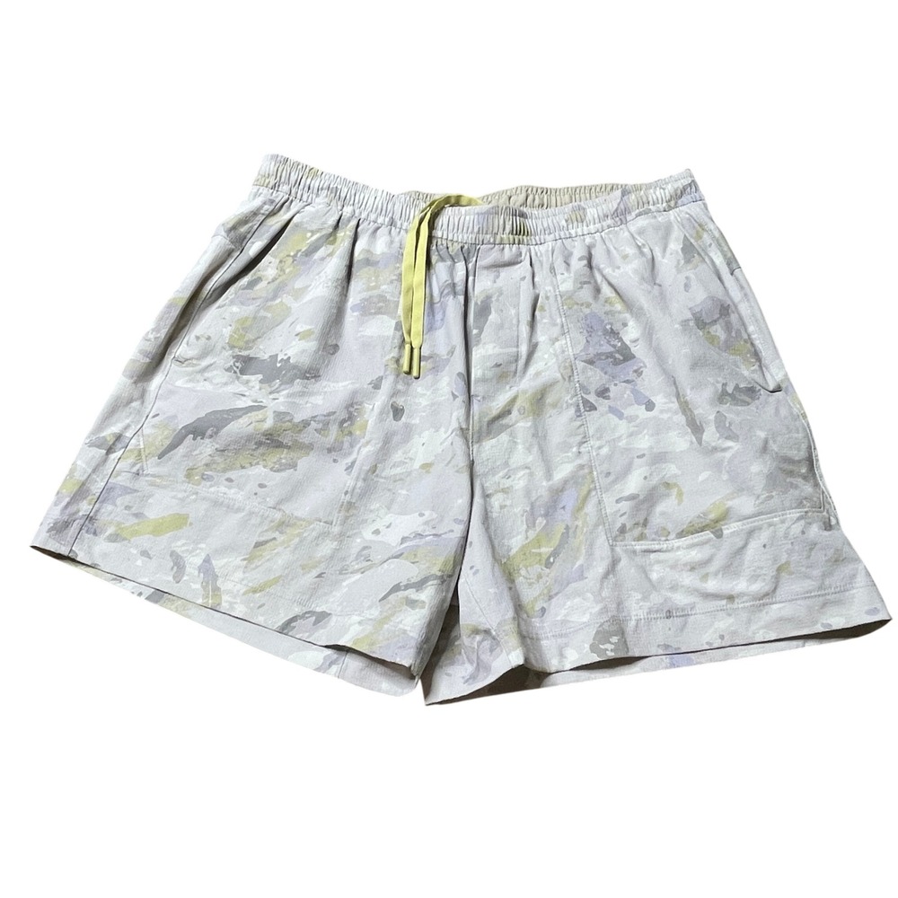 Lululemon Lightweight Training Shorts Camo Elastic Drawstring Casual